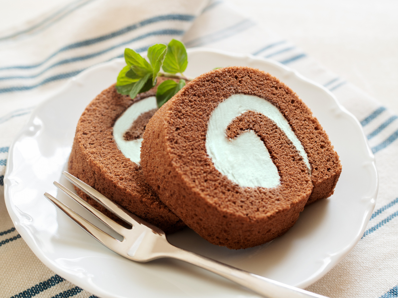 Chocolate mint swiss roll cake